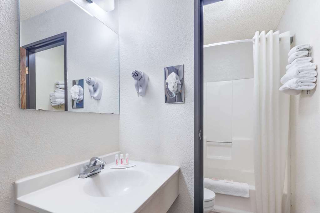Super 8 by Wyndham Lake Havasu City - photo 10