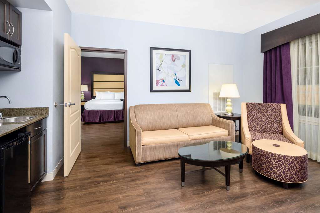 La Quinta Inn & Suites by Wyndham Hinesville Fort Stewart - photo 24