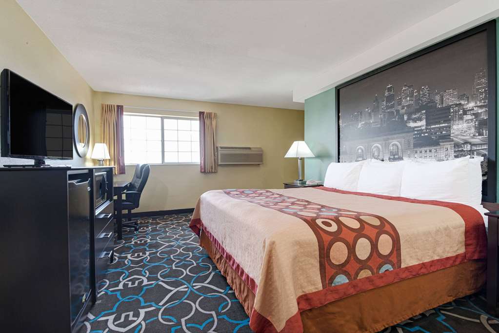 Super 8 by Wyndham Kansas City - photo 4