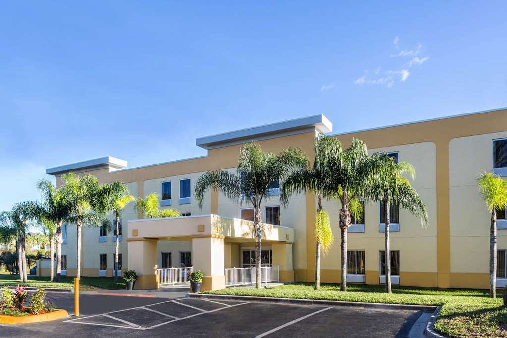 La Quinta Inn & Suites by Wyndham Orlando Universal area - photo 5