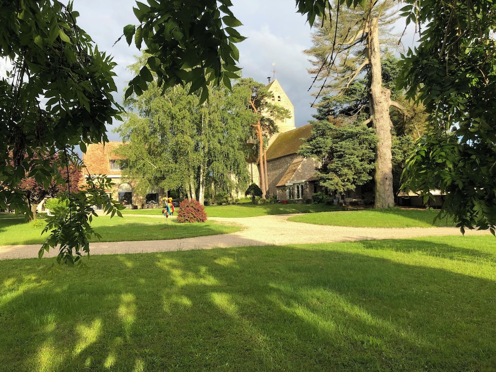 Le Prieuré de Bazainville — 5-Star Luxury Hotel in Bazainville, France