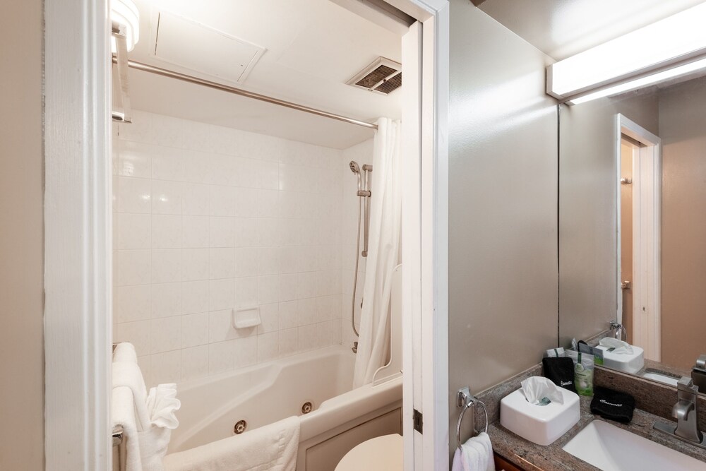 Waikiki Banyan Condo Located One Block From Waikiki Beach by Koko Resort Vacation Rentals - photo 103