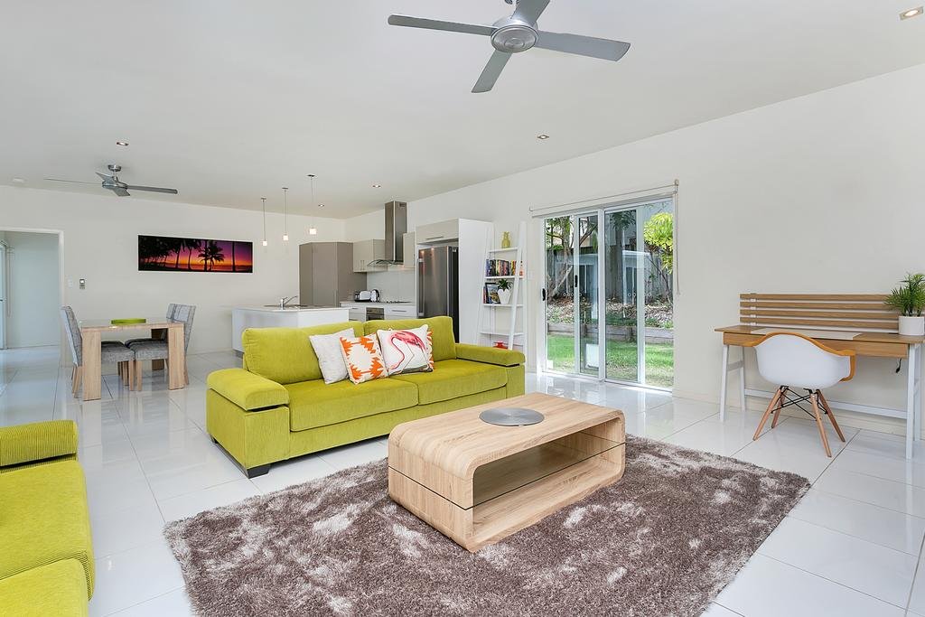 Laguna Retreat — 4-Star Luxury Hotel in Trinity Beach, Australia