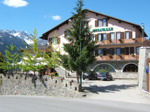 Hotel Ristorante Miravalle — Teglio