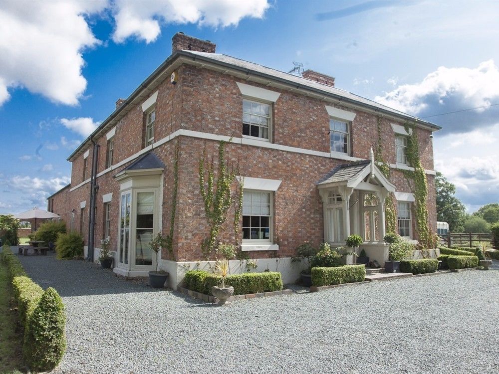 Willington Lodge — 5-Star Luxury Hotel in Whitchurch, United Kingdom