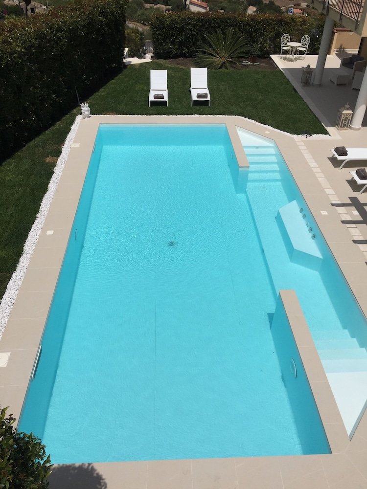 Villa Giutitta — 4-Star Luxury Hotel in Castelmola, Italy