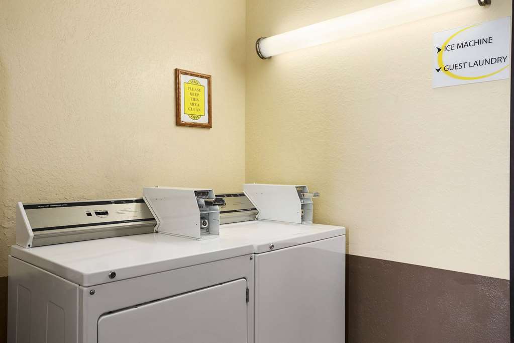 Super 8 by Wyndham Cedar Rapids - photo 3