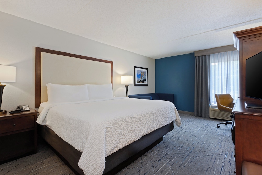 Holiday Inn Express & Suites Cincinnati Riverfront by IHG - photo 12