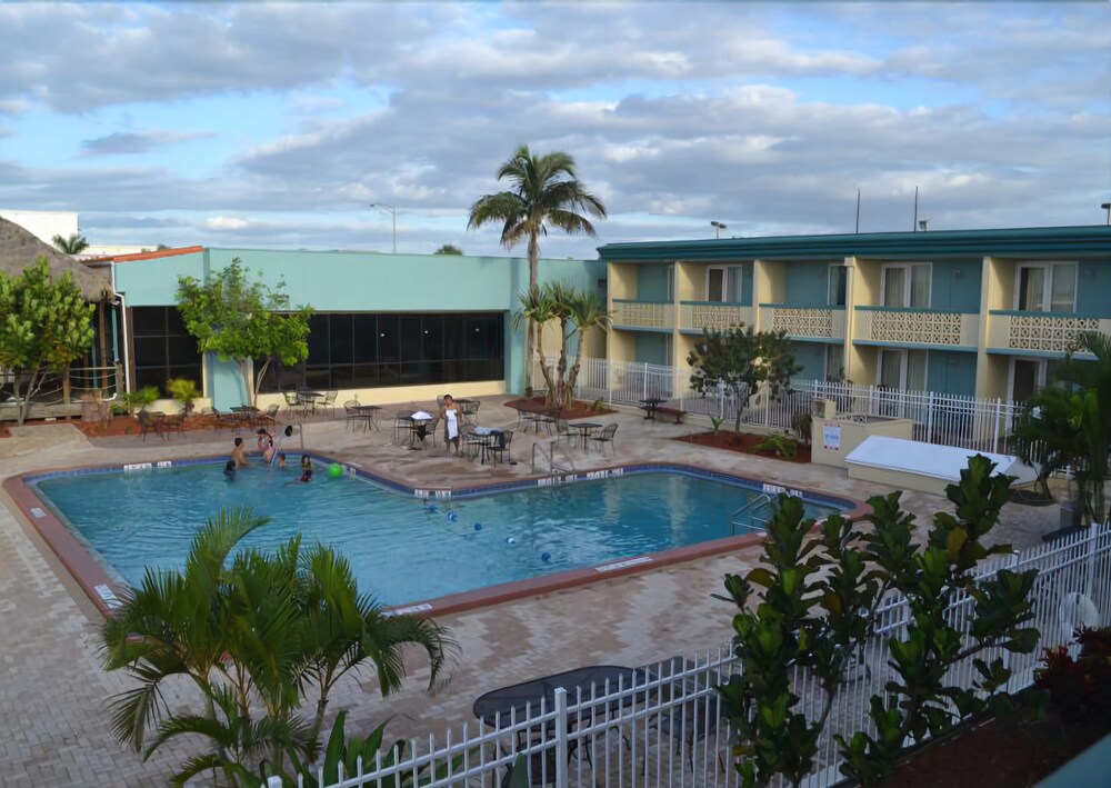 Punta Gorda Waterfront Hotel and Suites - photo 26