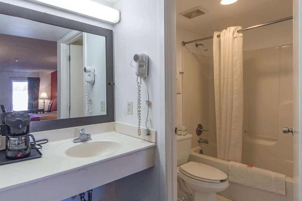 Econo Lodge Ruther Glen - photo 23