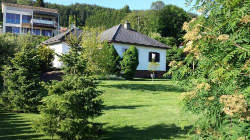 Bungalow Möwe — 4-Star Luxury Hotel in Poertschach Am Woerthersee, Austria