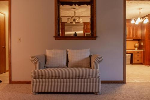 Dogwood Retreat with big pool in Warsaw, United States