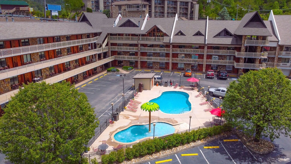 Crossroads Inn & Suites - photo 85