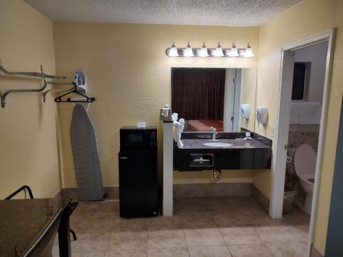 Economy Inn Richmond - photo 6