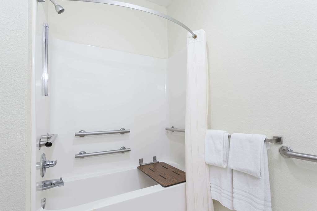Days Inn by Wyndham near Kansas Speedway - photo 8