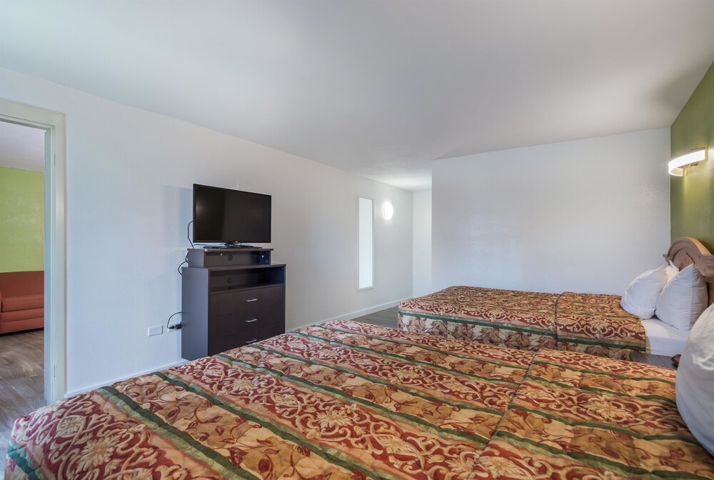 Motel6 Oriskany NY - photo 30