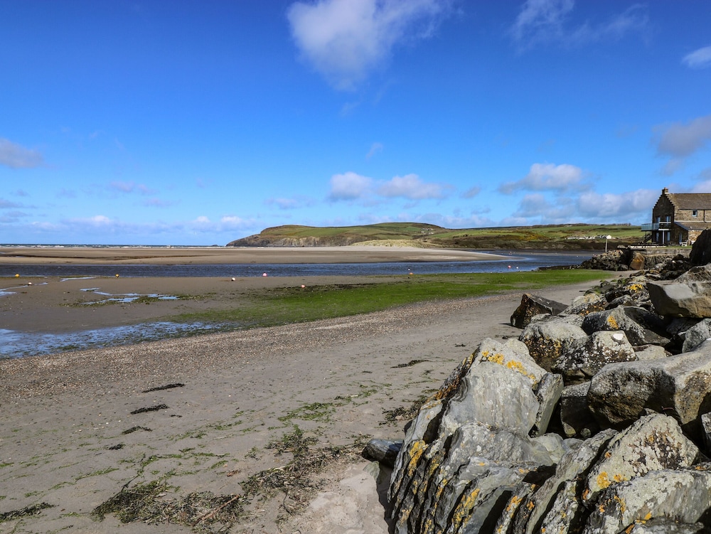 Parrog Bach in Newport, United Kingdom