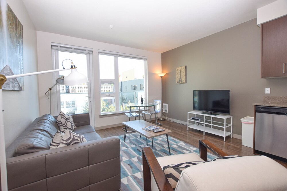 Capitol Hill Suites by Luxe Hubs - photo 42