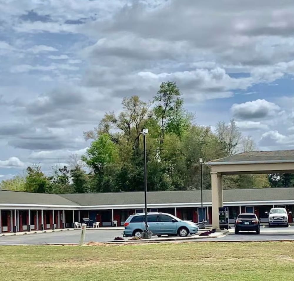 Lake Seminole Inn By Belvilla Marianna Hwy 90 - photo 19