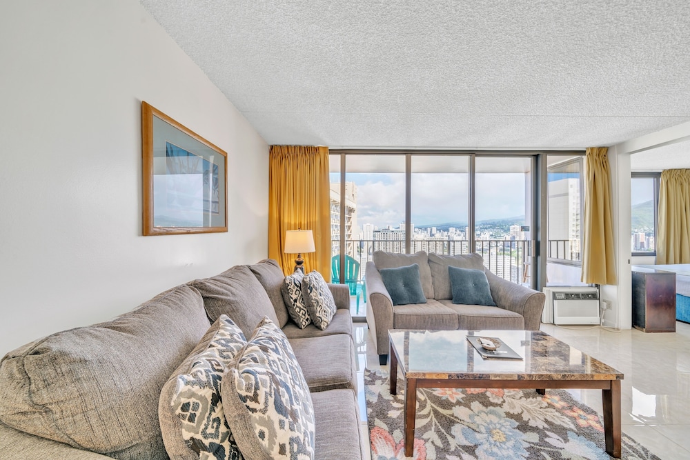 Standard Ocean View Condo 35th floor views Free parking & Wifi by Koko Resort Vacation Rentals Honolulu - photo 15
