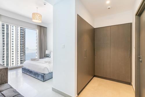Spacious 2 Bedroom on High Floor in Creek Horizon Allsopp&Allsopp — 4-Star Luxury Hotel in Dubai, United Arab Emirates