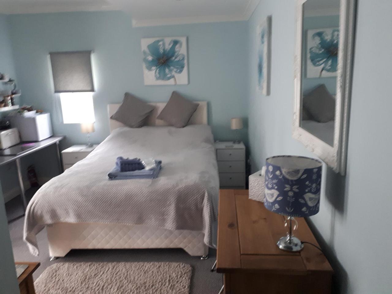 Santi Bhavana Bed & Breakfast — 4-Star Luxury Hotel in Westbury, United Kingdom