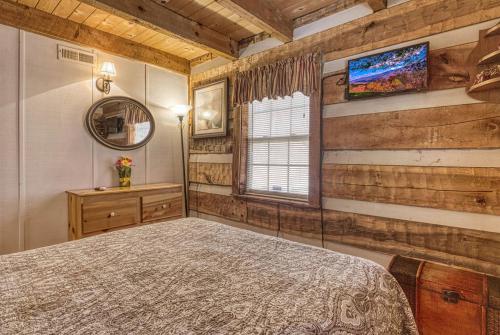 Bear End Relax in Hot Tub Specials FREE Area Attraction Tickets - photo 18