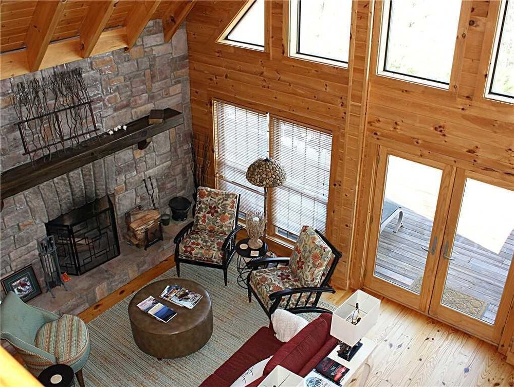 The Retreat — 4-Star Luxury Hotel in Ferguson, United States
