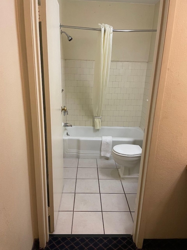 Downtown Inn - photo 19