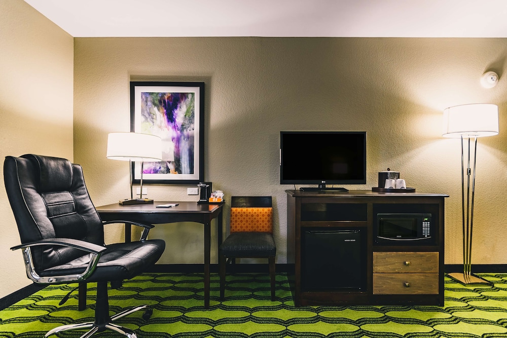 Hampton Inn Niagara Falls Blvd - photo 14