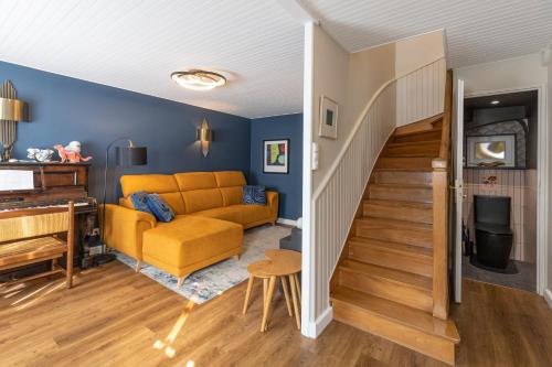 Spacious Family Friendly 3 Bed With Private Courtyard Walk To Cognac Centre — Cognac