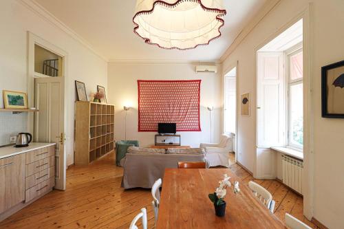 Bright 3BR Apartment in Old Tbilisi by Wehost