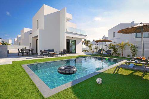 Villa Merope 3Bed All En suite — 4-Star Luxury Hotel in Paralimni, Cyprus