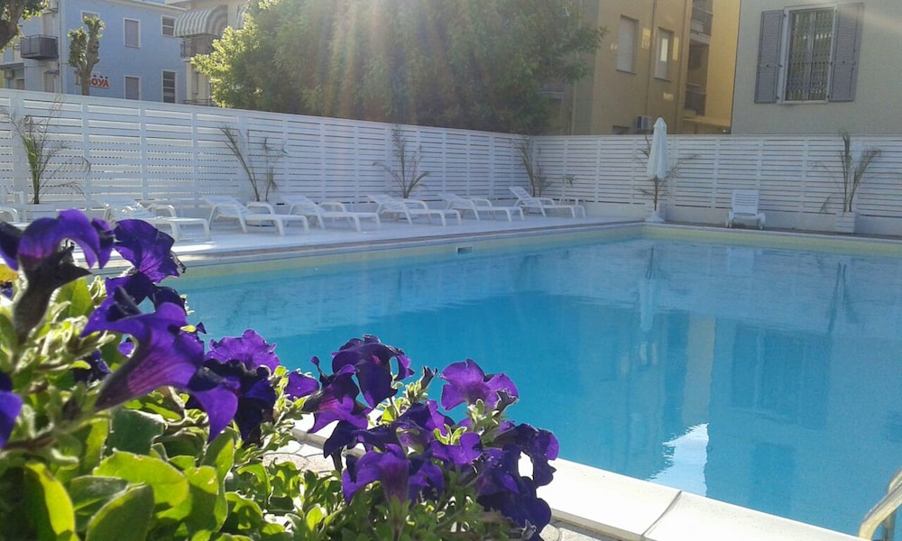 Hotel Lady — Rimini