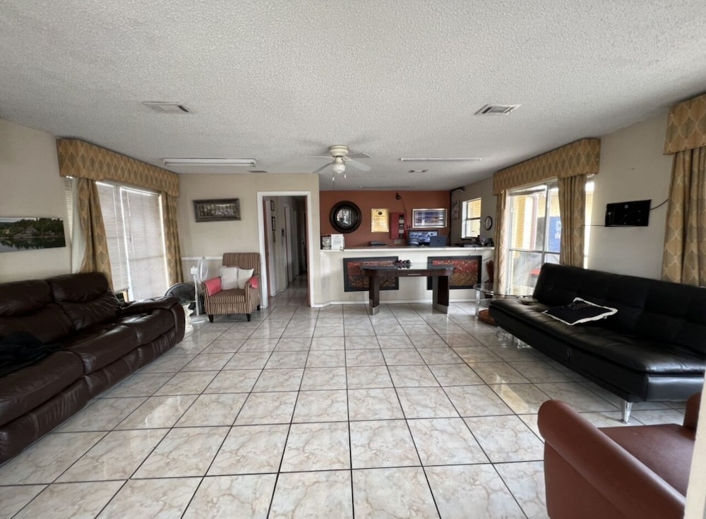 Great Western Inn & Suites - photo 2