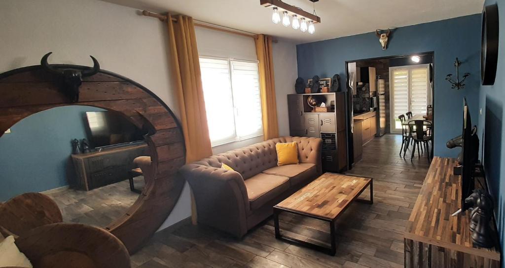 Superbe Appartement Classe 4etoiles Avec Piscine Privee — 4-Star Luxury Hotel in El Volo, France