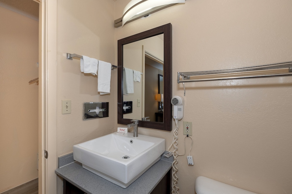 Red Roof Inn Valdosta University - photo 25