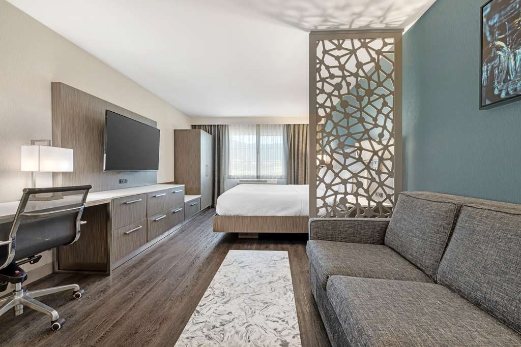 Best Western Plus Temecula Wine Country Hotel &Suites - photo 15