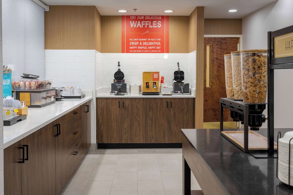 Hampton Inn & Suites Alpharetta Roswell - photo 52