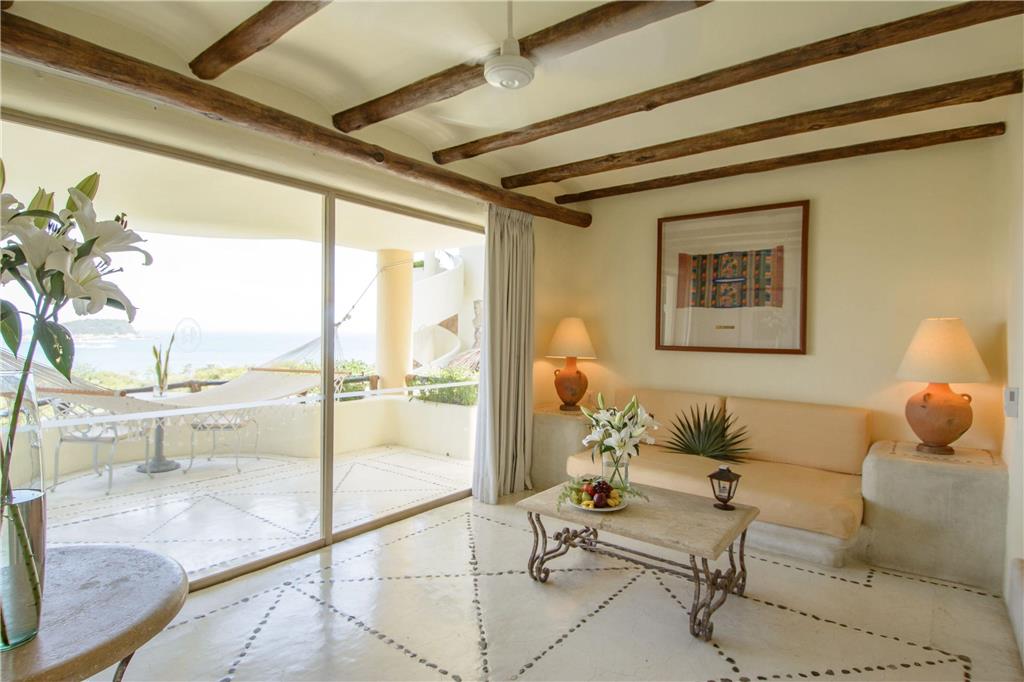 Grand Class Suite double seating area