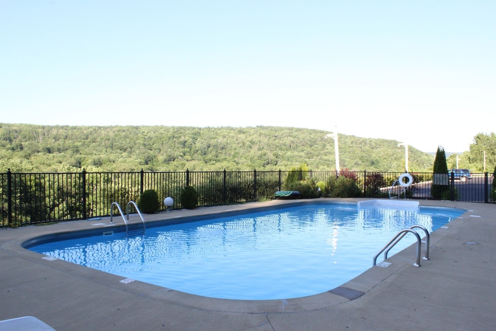 Berkshire Travel Lodge - photo 30