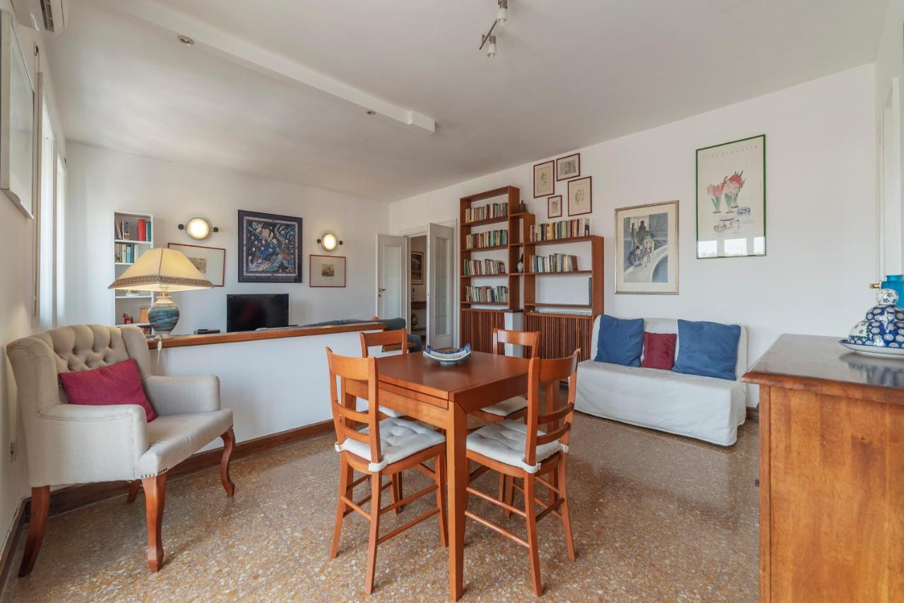 GuestHost Roomy and Bright Apartment with Terrace — 4-Star Luxury Hotel in Rome, Italy