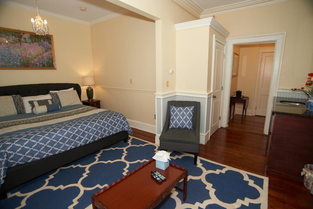 Bellevue Manor - photo 34
