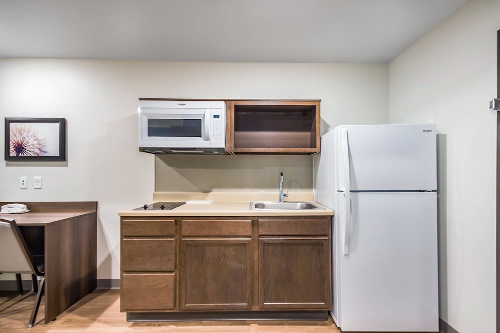 WoodSpring Suites Chicago Addison - photo 16