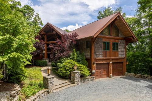 Big Bear Lodge at Eagles Nest — 4-Star Luxury Hotel in Banner Elk, United States