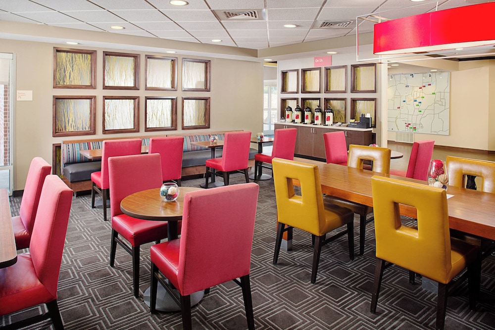 TownePlace Suites by Marriott Fayetteville North - photo 2