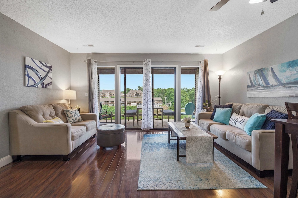 Patterson Pointe Emphasis on Relaxation — 4-Star Luxury Hotel in Branson, United States