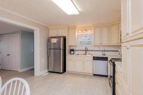 Bill's Place by Oak Island Accommodations - photo 25