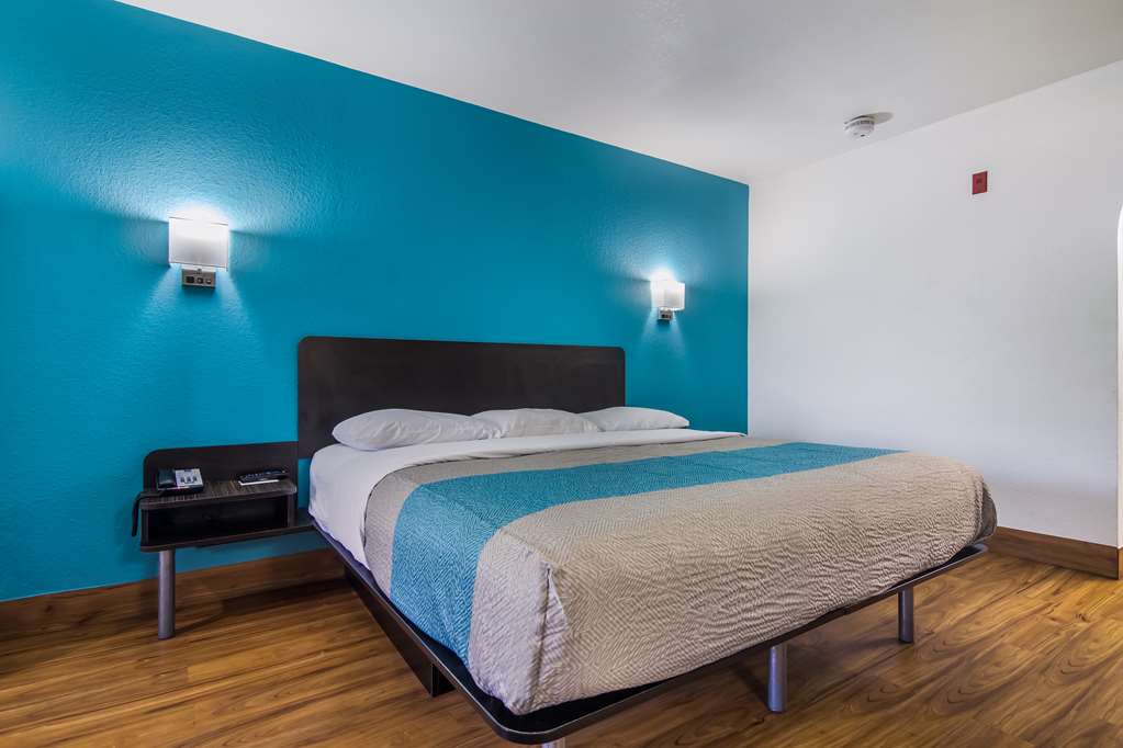 Motel 6 Pensacola N.A.S. - photo 6