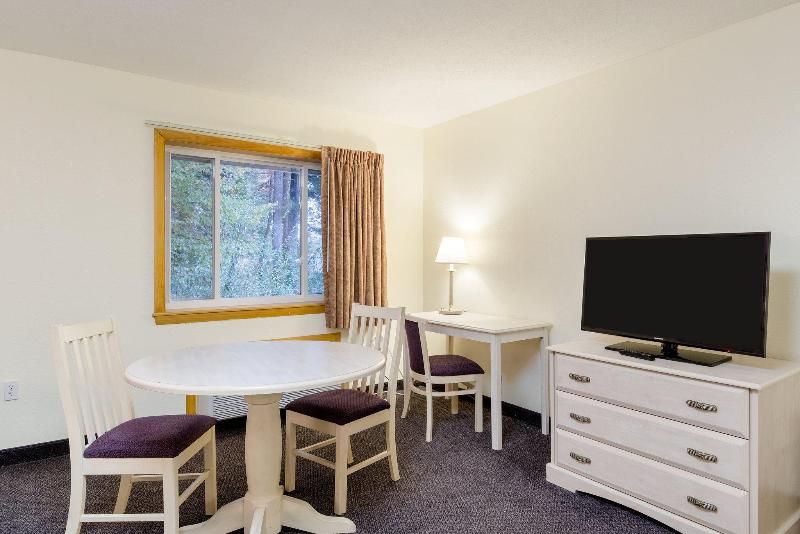 Red Roof Inn Sutton - photo 17